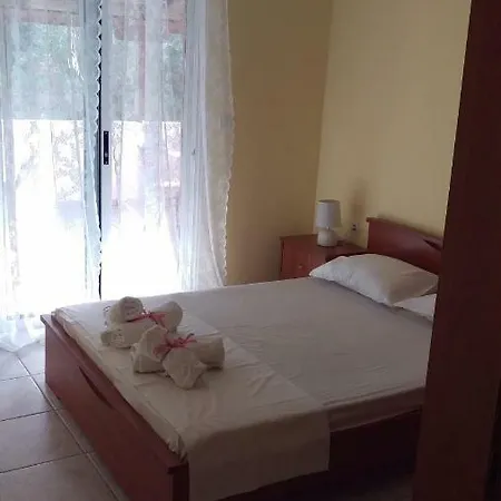 Dimitris & Vassiliki's * Possidi